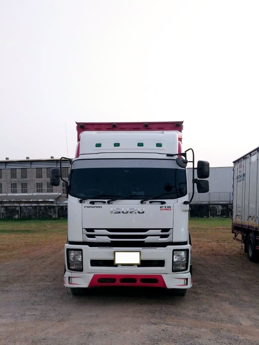 รถบรรทุก ISUZU FTR ในกองรถของเรา